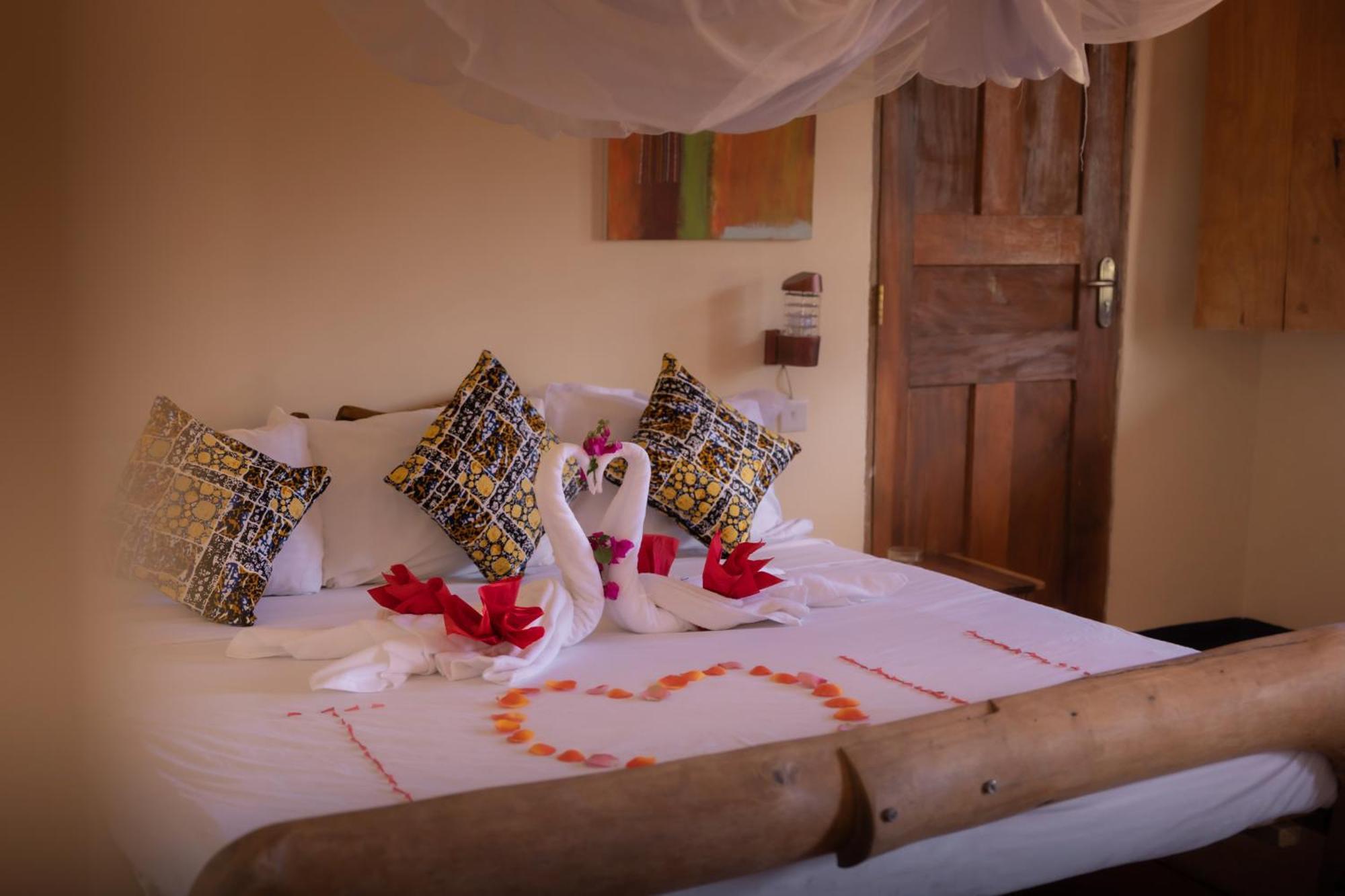 Lake Natron Maasai Giraffe Eco Lodge And Camping Mtowabaga Eksteriør bilde